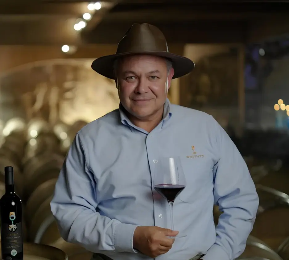 El fundador de Dovinto en la cava